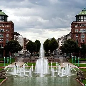 1a 3 Comfortable Room, Private Calm Apartment, Next To Center, Inclusive Private Car Park, Full Equipped Kitchen, 100mbps Wifi, One Minute To Tram Station, Smart Tv, Etc! Whatsapp Support, No Additional Costs! , City Airport Mannheim Deutschland
